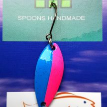 Spoon / Forellenblinker Premium Sandera11 in 3,5 gr. mit VMC- Einzelhaken in blau-pink mit Glitter