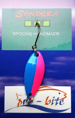 Spoon / Forellenblinker Premium Sandera11 In 3,5 Gr. Mit VMC- Einzelhaken In Blau-pink Mit Glitter