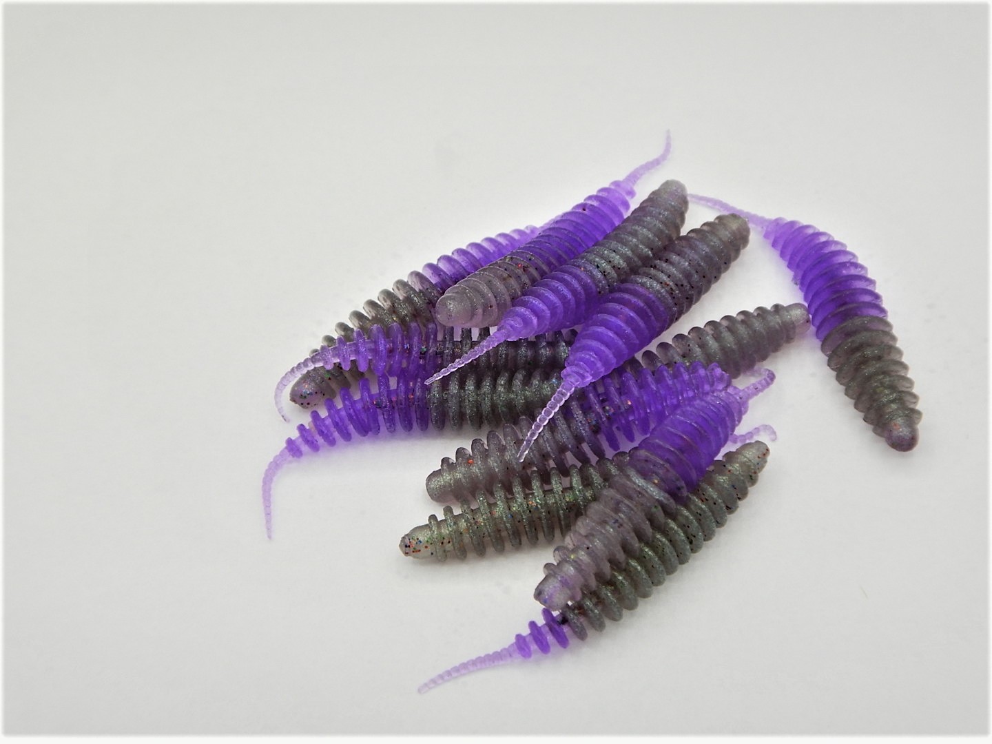 ProBaits Mini Custom Lures Troutworm Mega Soft / Bubblegum- Flavour In 3,8 Cm Länge / Farbe: Anthrazit-Lila