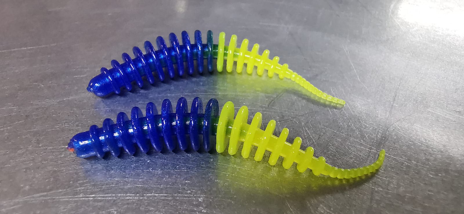 ProBaits Custom Lures Troutworm Mini Mega Soft / Käse- Flavour In 5cm Länge / Farbe: Blau-Gelb