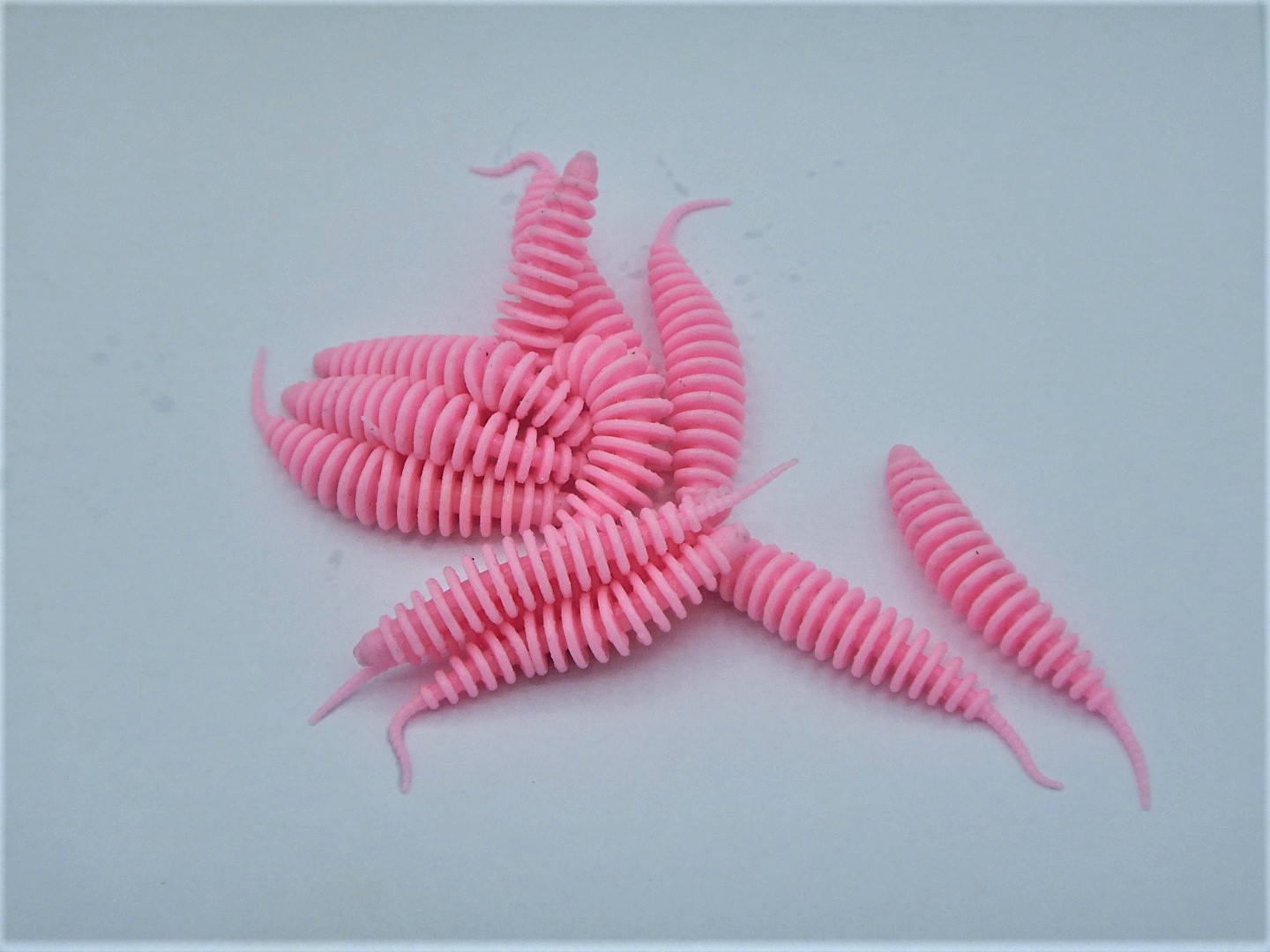 ProBaits Mini Custom Lures Troutworm Mega Soft / Käse- Flavour In 3,8 Cm Länge / Farbe: Bubblegum