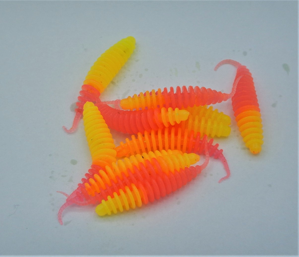 ProBaits Mini Custom Lures Troutworm Mega Soft / Käse- Flavour In 3,8 Cm Länge / Farbe: Gelb-Pink