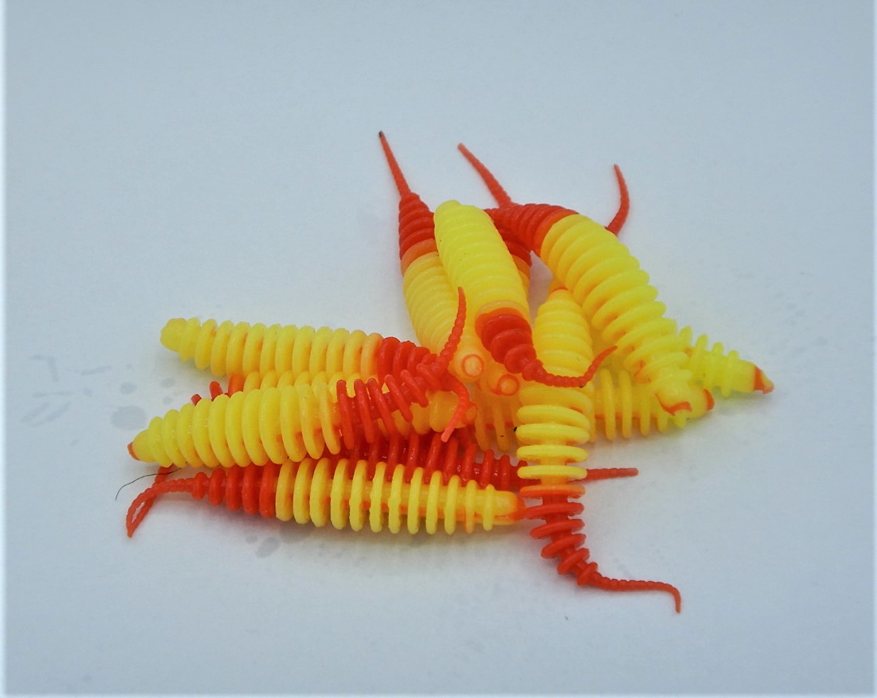 ProBaits Mini Custom Lures Troutworm Mega Soft / Käse- Flavour In 3,8 Cm Länge / Farbe: Gelb-Rot