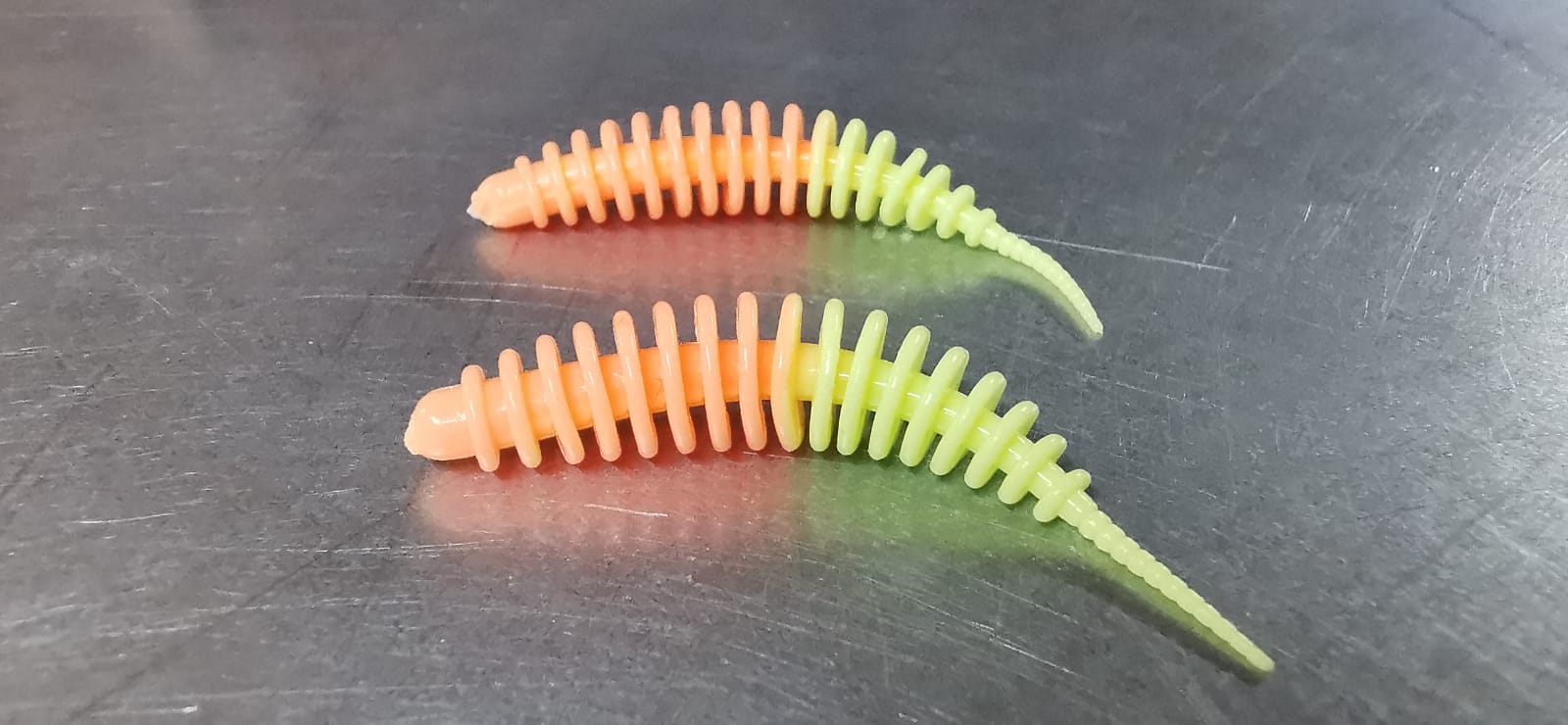 ProBaits Custom Lures Troutworm Mini Mega Soft / Bubblegum- Flavour In 5cm Länge / Farbe: Lachs-Chartreuse
