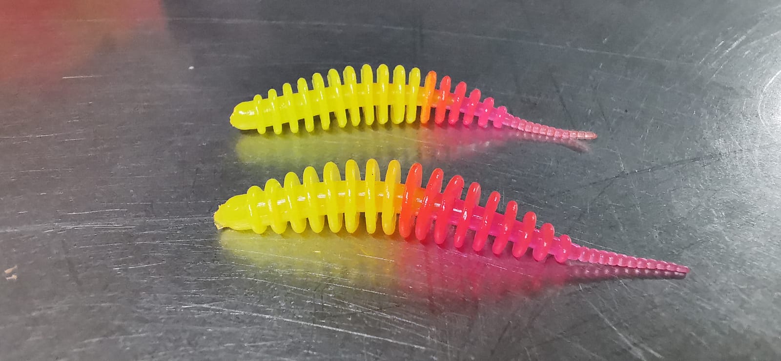 ProBaits Mini Custom Lures Troutworm Mega Soft / Bubblegum- Flavour In 3,8 Cm Länge / Farbe: Gelb-Pink